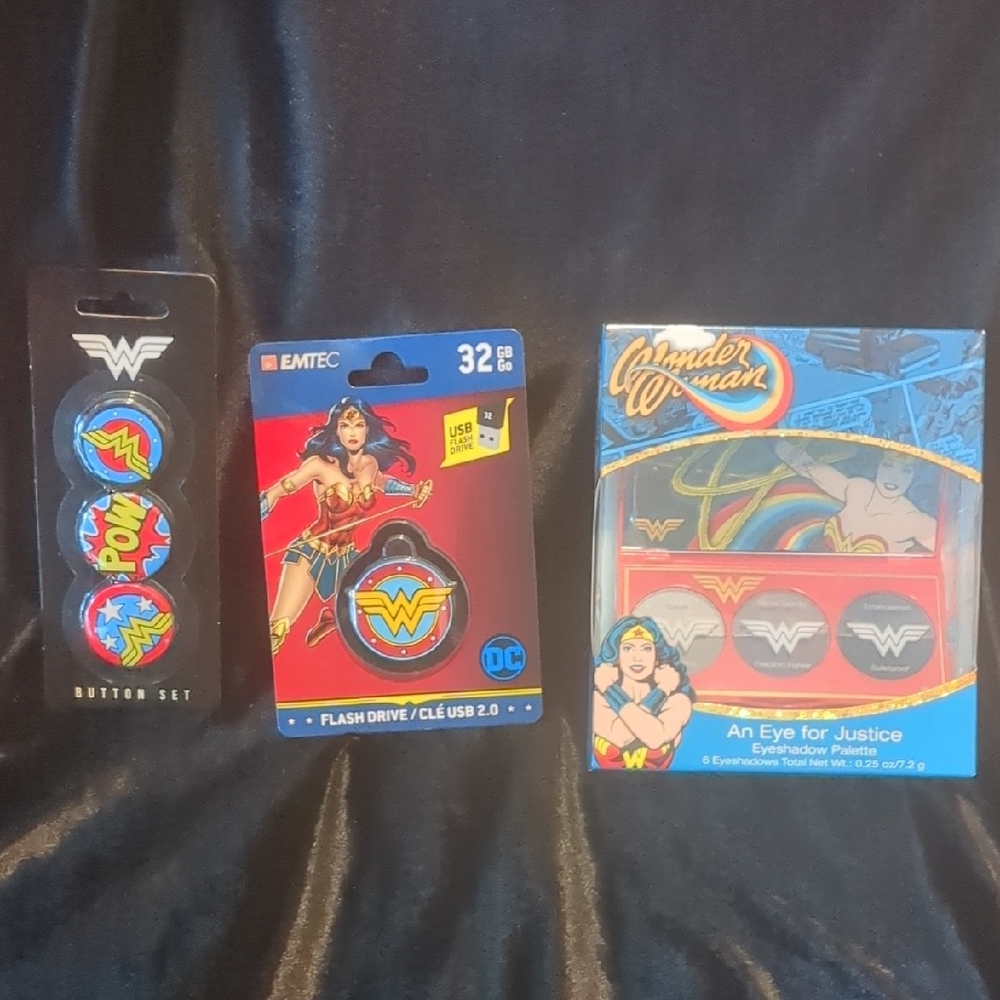 DC Wonder Woman Button Set and Flash Drive